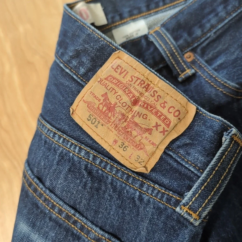 Levi's Men's 501 Original Fit Straight‎ Leg Button Fly Jeans 36x32 34x32